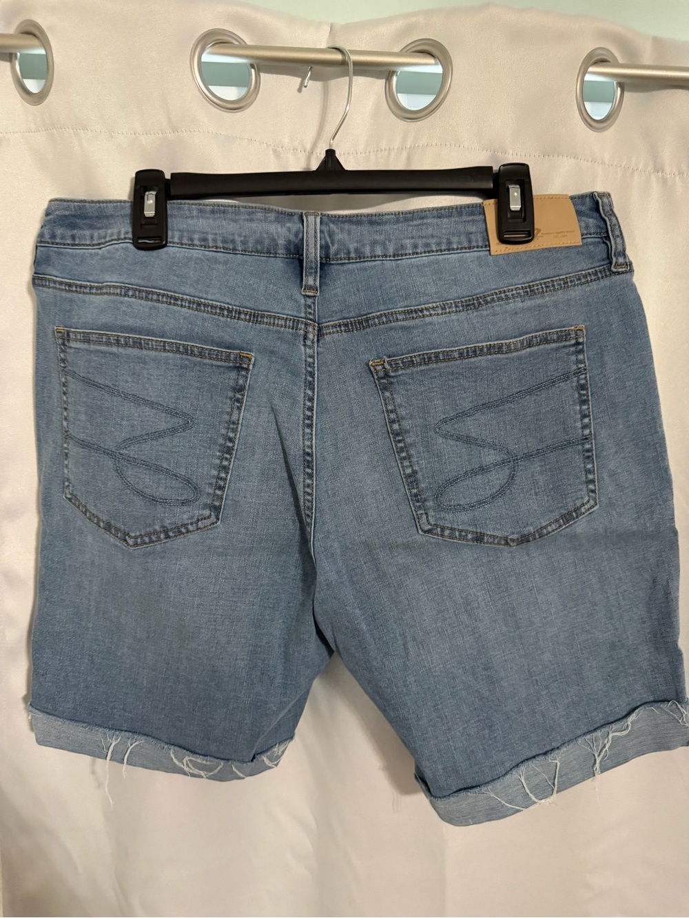Women’s Seven7 Bermuda Shorts - Picture 3 of 4